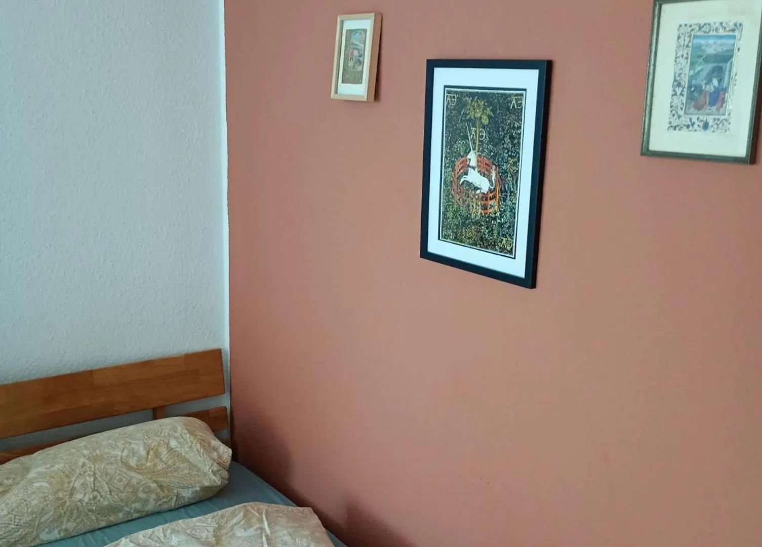 ברלין Schoenes Zimmer 0*,